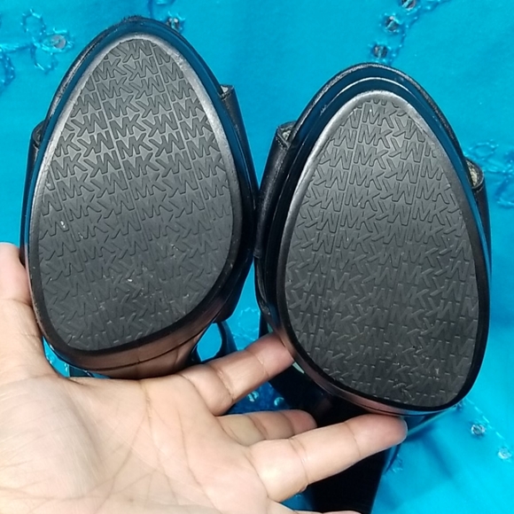 NWOB MICHAEL KORS SHOES - Picture 4 of 13